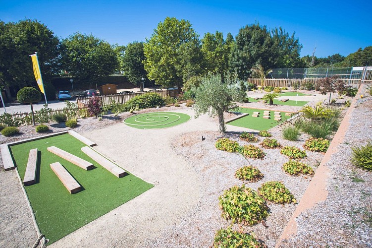 MINI-GOLF CAMPING SLOW VILLAGE