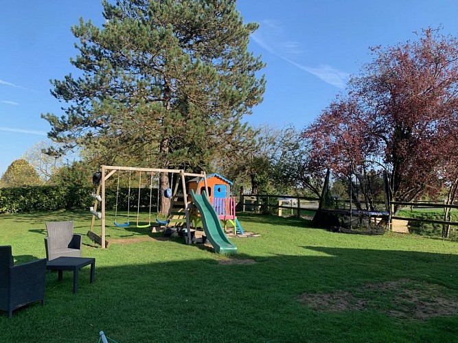 Le Manoir des Bréholles - Goustranville - Jeux extérieurs et balançoire