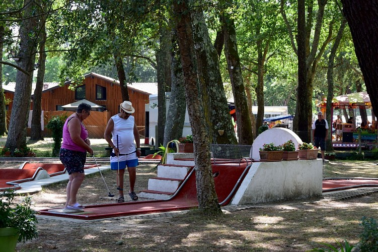 CLNT - LEON - Mini golf (2)