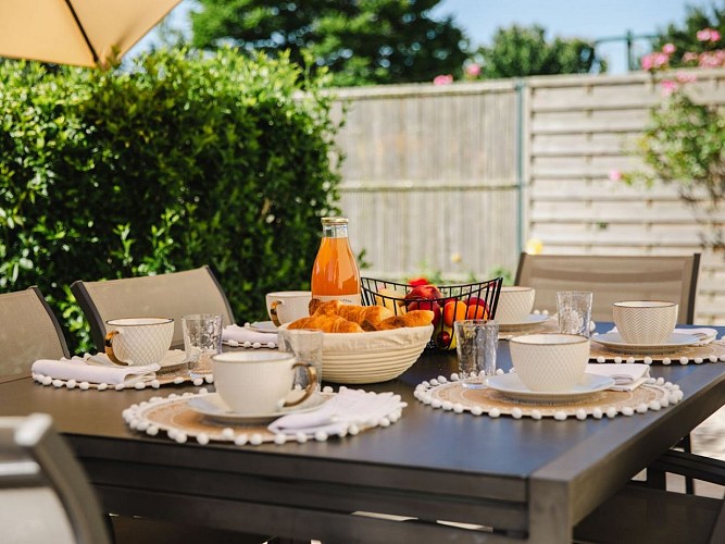 Repas en extérieur - Un air de bicoque à Dives-sur-Mer