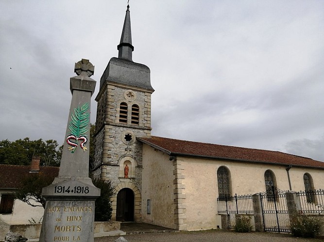Eglise - Hinx - Façade Monument aux Morts