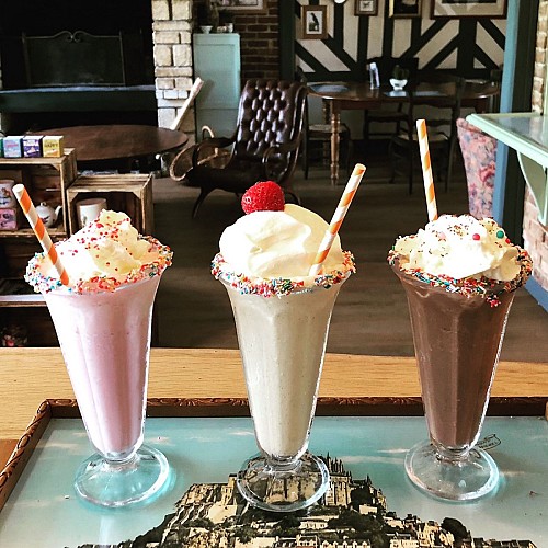 Milkshakes aux glaces de la ferme et lait cru