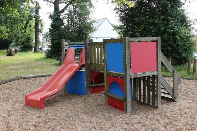 AIRE DE JEUX - ÉTANG DE LA SAVINAIS