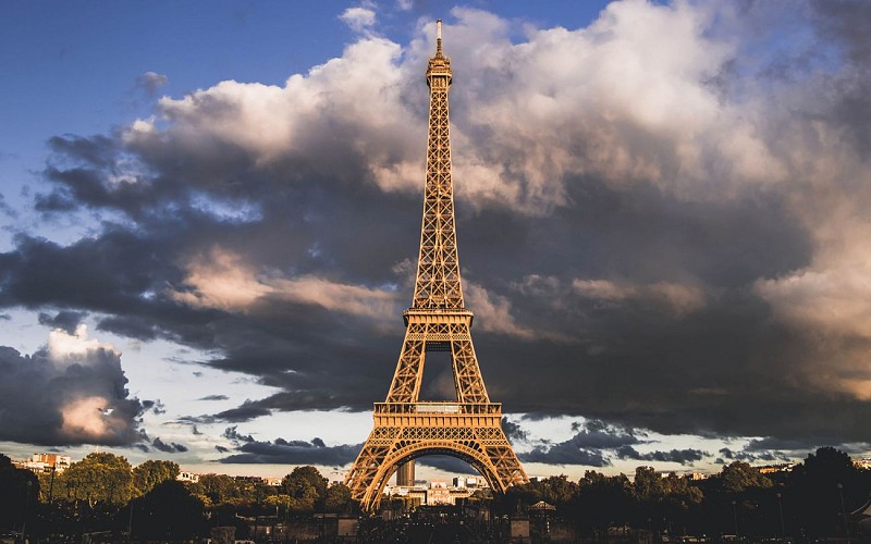 Eiffel Tower Summit: Skip-the-Line Ticket