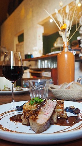 trait-d-union-verre-de-vin-ambiance