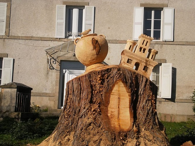 Sculpture en bois à Mortroux