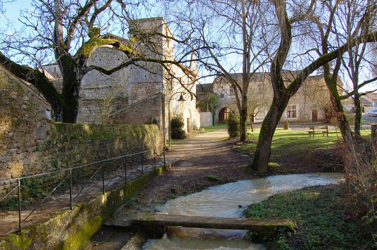 Abbaye Augustine de Fontaine le Comte_2
