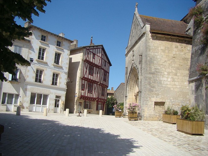 La Cité Historique de Lusignan_4