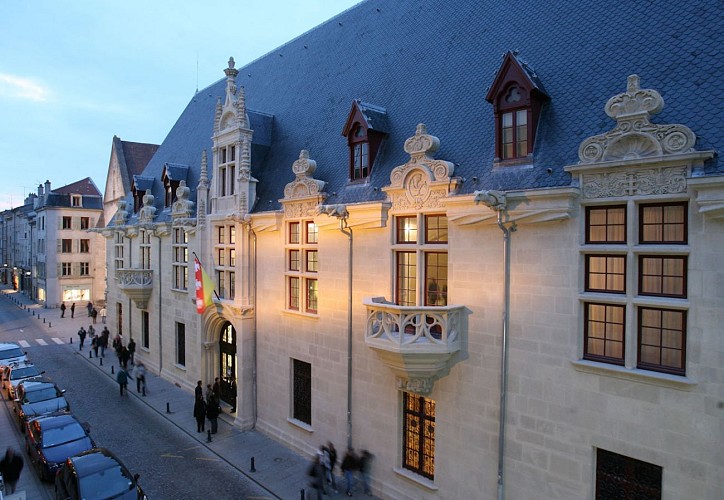 Palais des ducs de Lorraine, Renaissance, Vieille Ville