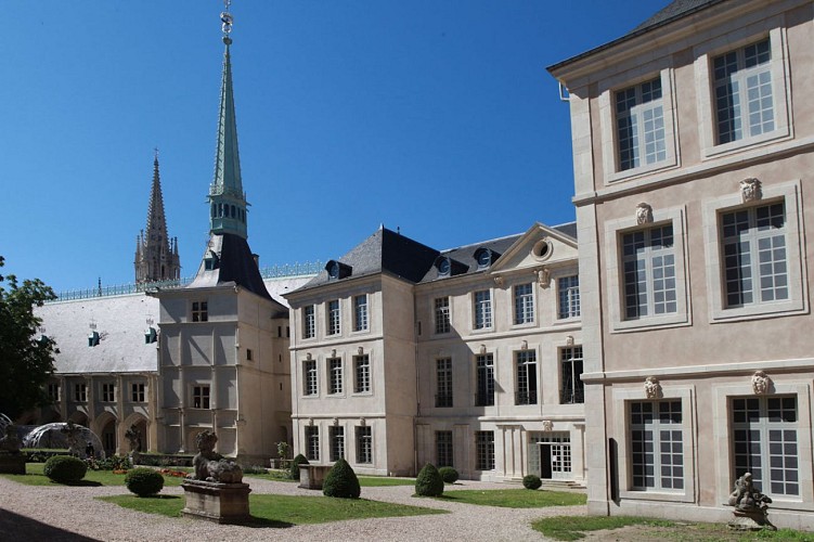 Palais des ducs de Lorraine, Renaissance, Vieille Ville
