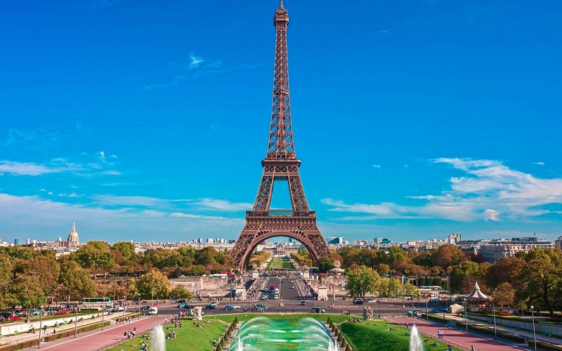 Combo: Eiffel Tower Summit Tour + Disneyland®Paris Tickets