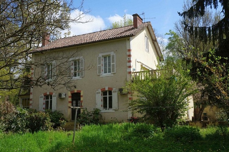 chambre-dhotes-Besselièvre-Montpon-Maison-façade
