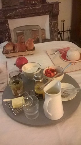 Chambre-d'hotes-besselièvre-Montpon-petit-déj-1