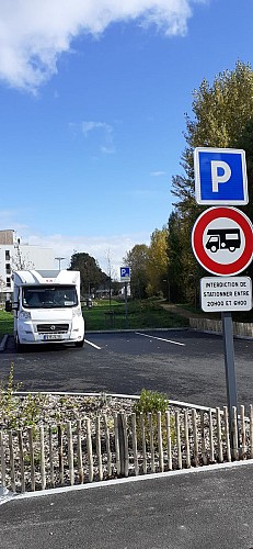 AIRE DE PIQUE-NIQUE PRÈS DE L'OFFICE DE TOURISME