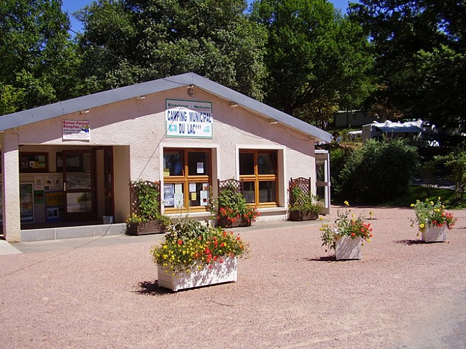Camping municipal du lac (19 - Neuvic)