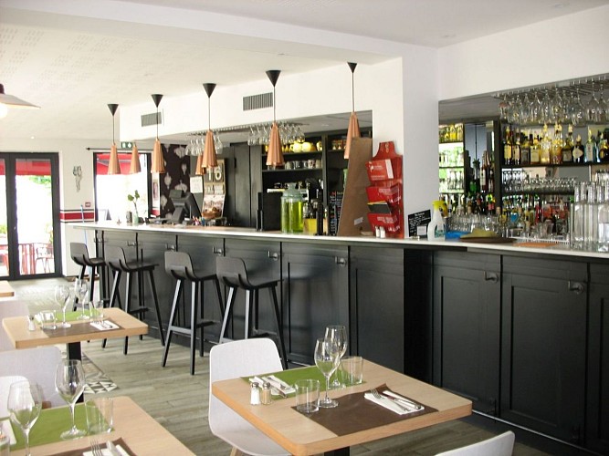 Le Santiago-salle etbar