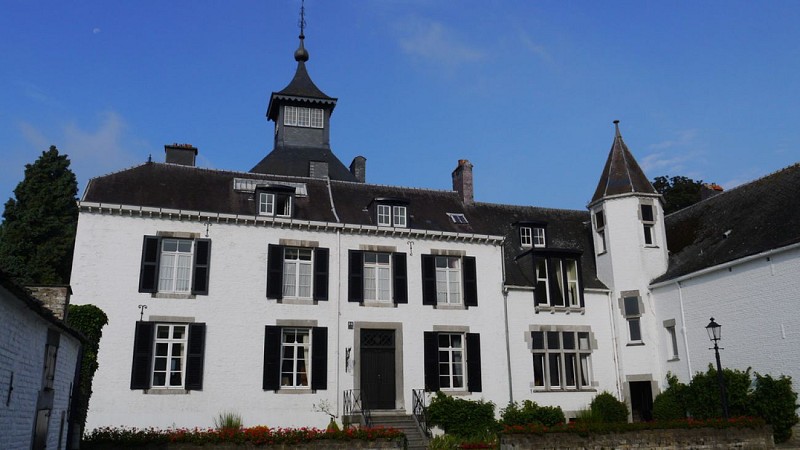 Le château-ferme de Strivay et la chapelle Saint-Donat