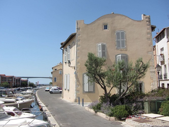 Maison à chapeau de gendarme