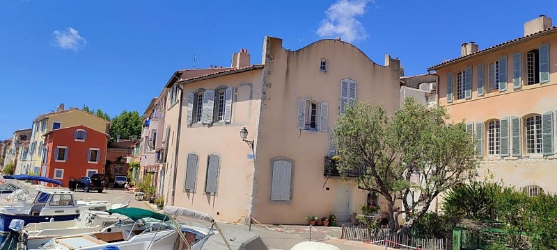 Maison à chapeau de gendarme