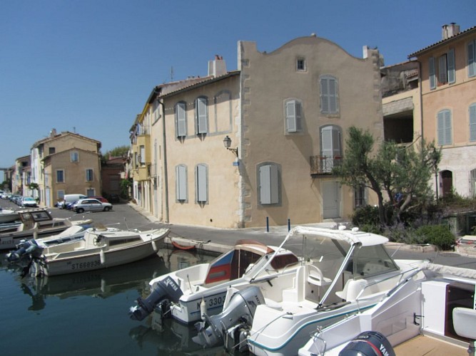 Maison à chapeau de gendarme