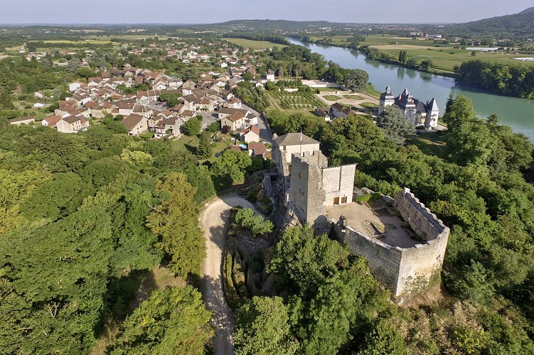 The medieval town of Vertrieu