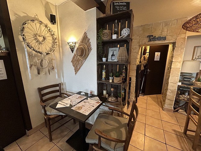 La_Paillote_Table_salle_Luc_sur_Mer