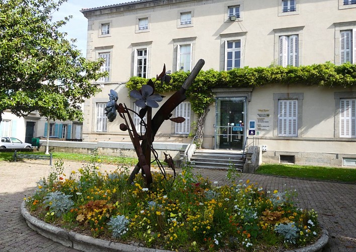 House of Memories / Maison Fuzier