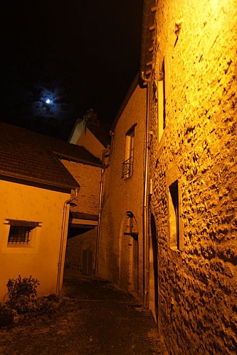 Engagez-vous à droite dans le passage de la Leue