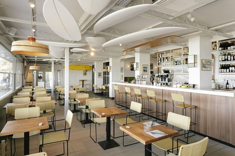 salle de restaurant1 le surfing