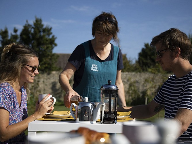 petit-dejeuner-villa-juno-saint-aubin