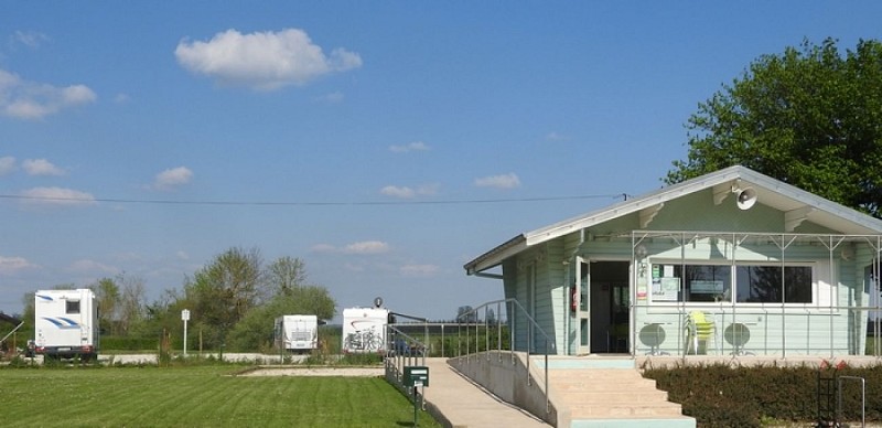 AIRE DE CAMPING-CARS_1
