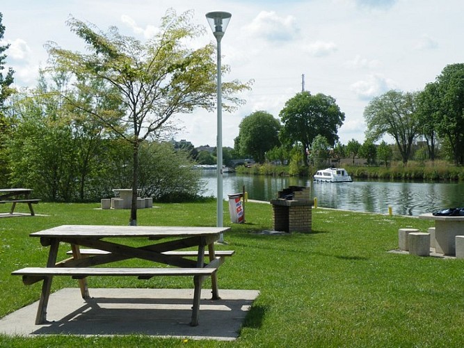 AIRE DE CAMPING-CARS_5