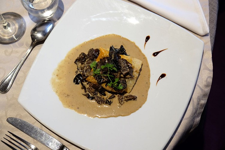 RESTAURANT DE L'HOTEL LE RELAIS DES MOINES_8