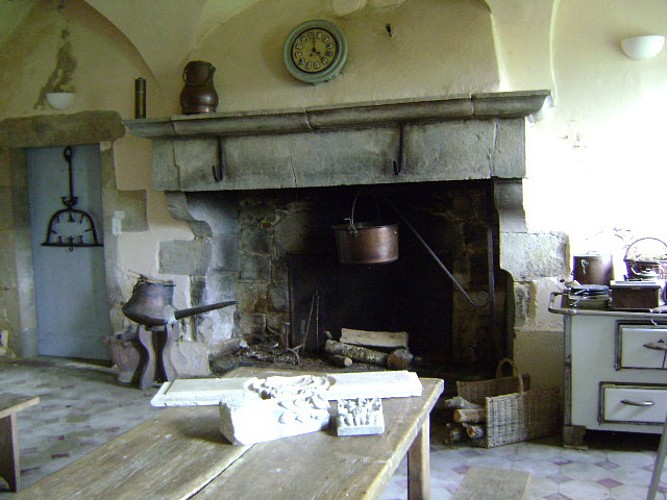 CHATEAU DE SAINT- LOUP-NANTOUARD_2