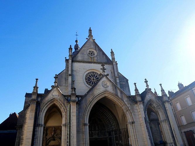 Facade Basilique ©OT Val de Gray