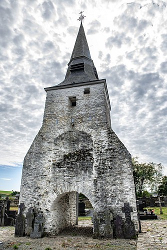 La tour de l’ancienne église Saint-Urbain et son environnement