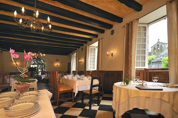 Restaurant-Le-Saint-Etienne-Aubazine_salle2_3