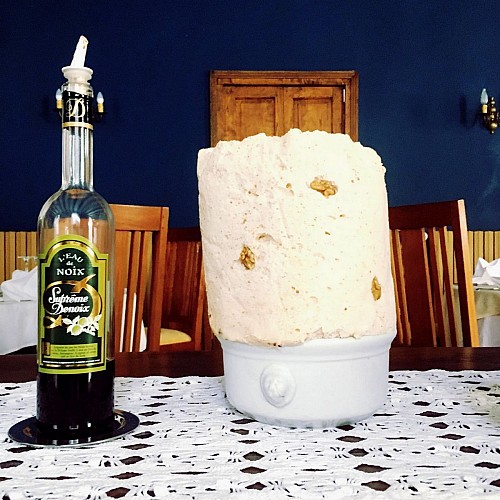 Soufflé glacé aux noix - Spécialité de la maison_4