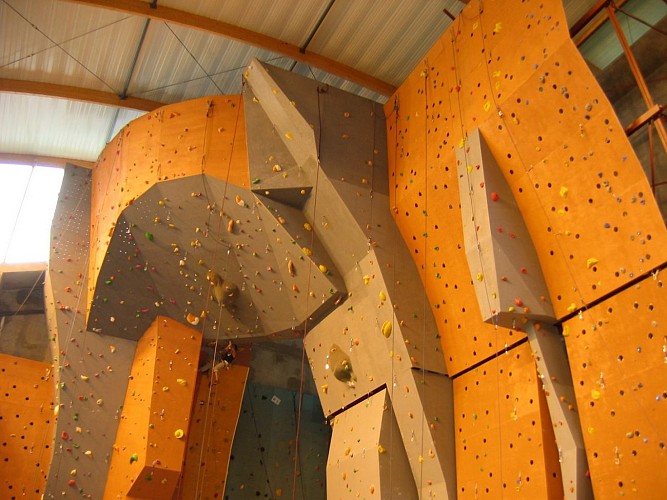 mur-escalade---halle-des-sports---pau