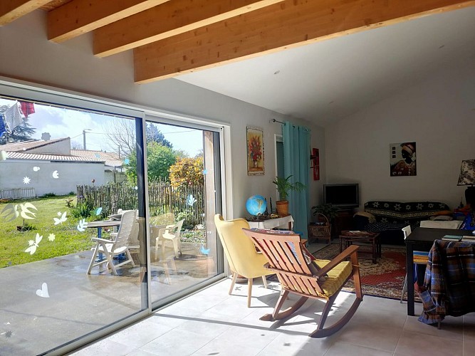 Le salon donnant sur la terrasse