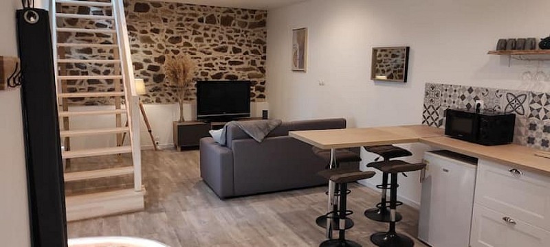 LA PETITE MAISON EN PIERRE