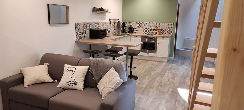 LA PETITE MAISON EN PIERRE