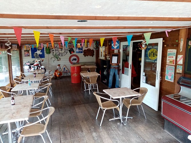 camping-la-perle-creuse-restaurant-terrasse_intérieure[1]