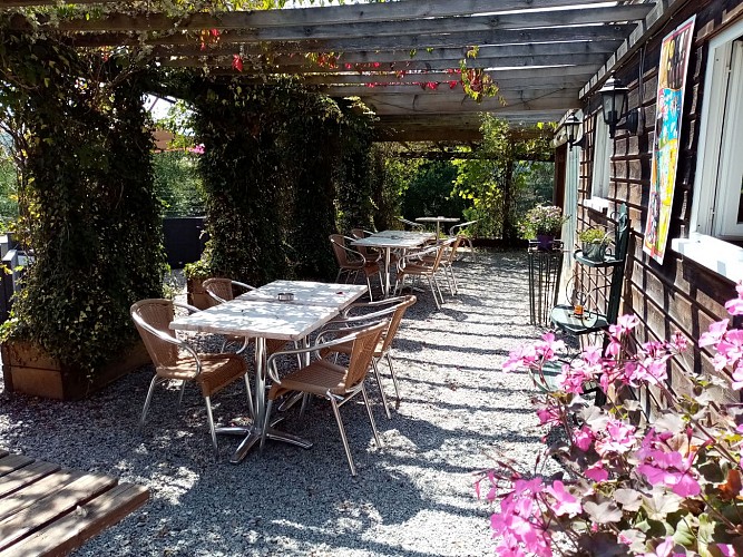 camping-la-perle-creuse-restaurant-terrasse[1]