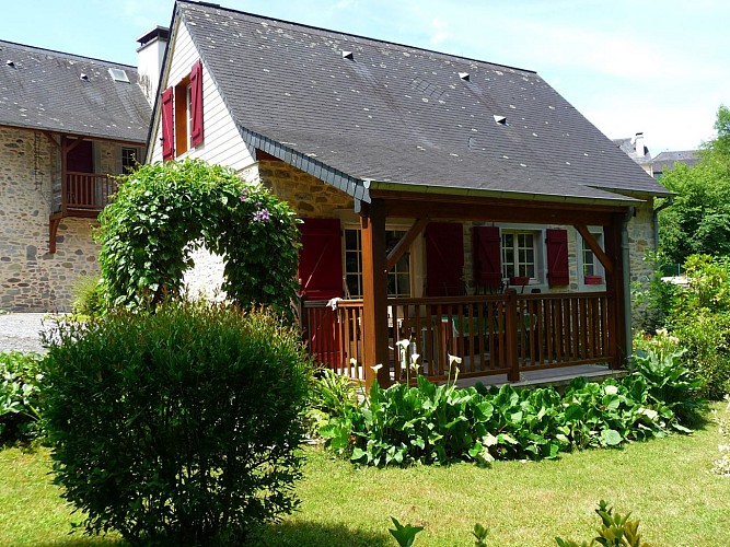 Gite-du-pont-de-pierres-Terrasse-Moulin-d-Eysus-EYSUS---PERNEL-RODOLPHE----DI