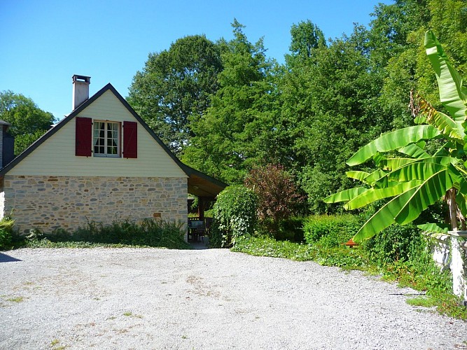 Gite-du-pont-de-pierres-Parking-Moulin-d-Eysus-EYSUS---PERNEL-RODOLPHE----DI