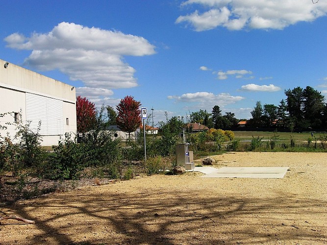 nueil-les-aubiers-aire-de-camping-car