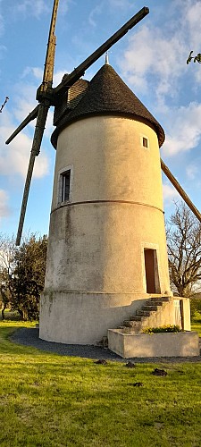 GÎTE "LE MOULIN À VENT - LE CHAMP DU TRAIL"