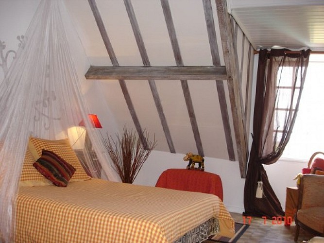 CHAMBRES D'HOTES LE PETIT CHATEAU L'AFRICAINE