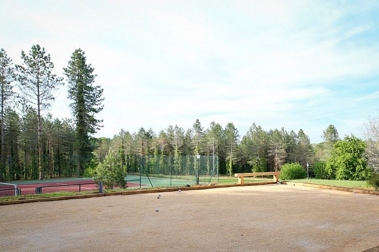 Terrains-de-Tennis-et-Petanque-Manoir-de-Montauriol